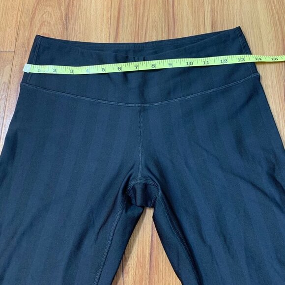 Lululemon Black Ghost Stripes Cropped Leggings - Picture 6 of 8